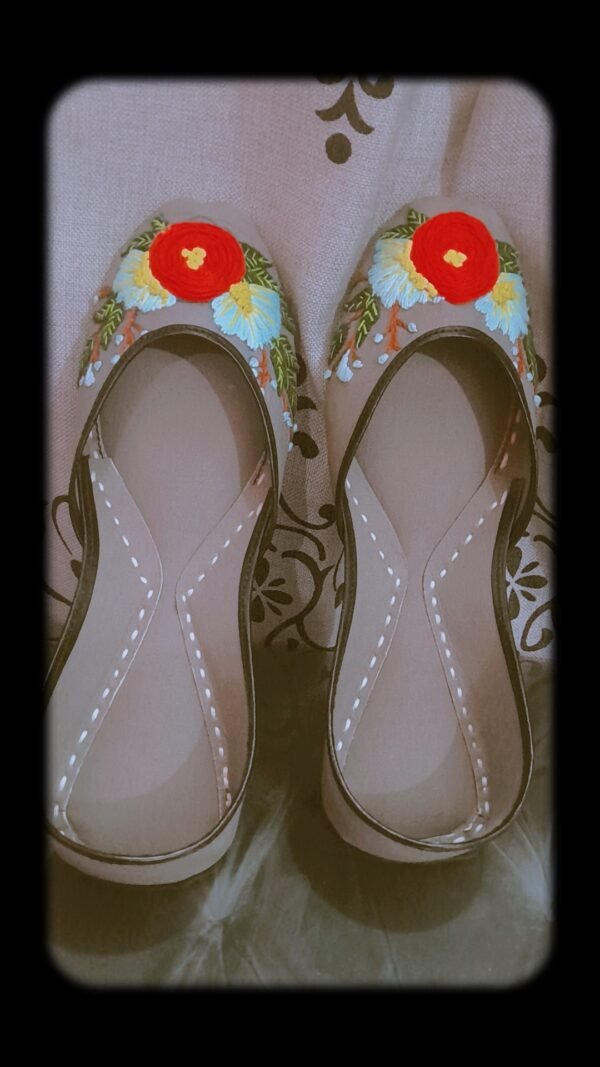 Hand embriodery khussa